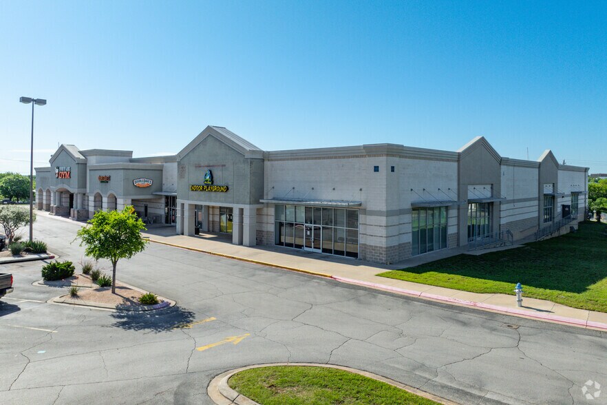 Primary Photo Of 610 N Austin Ave, Georgetown Storefront For Lease