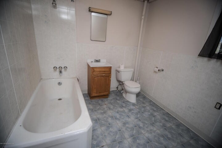 More Photos Of 524 Court St, Scranton General Retail For Sale