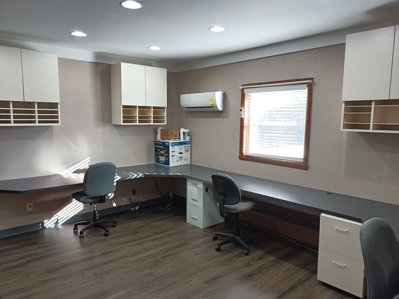 More Photos Of 4921 E State St, Rockford Office For Sale