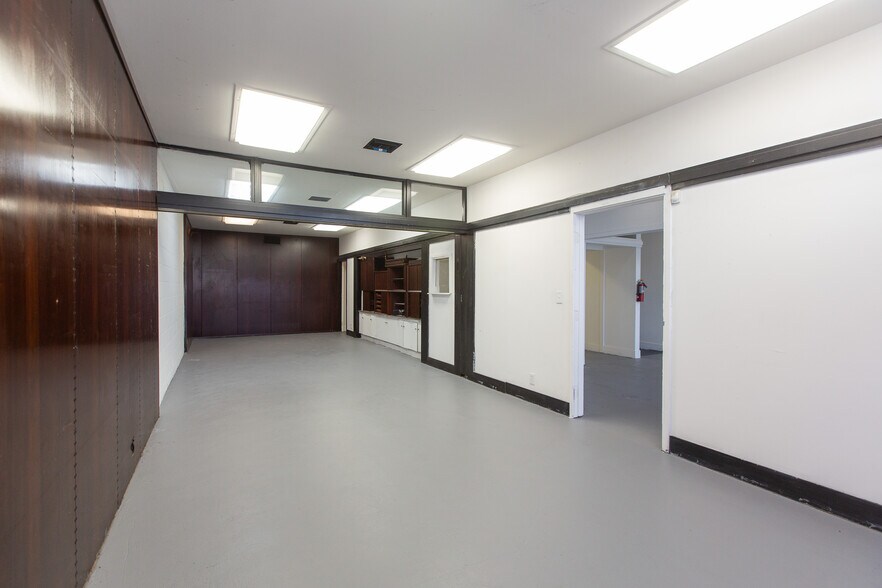More Photos Of 1248 S Fairfax Ave, Los Angeles Light Manufacturing For Sale