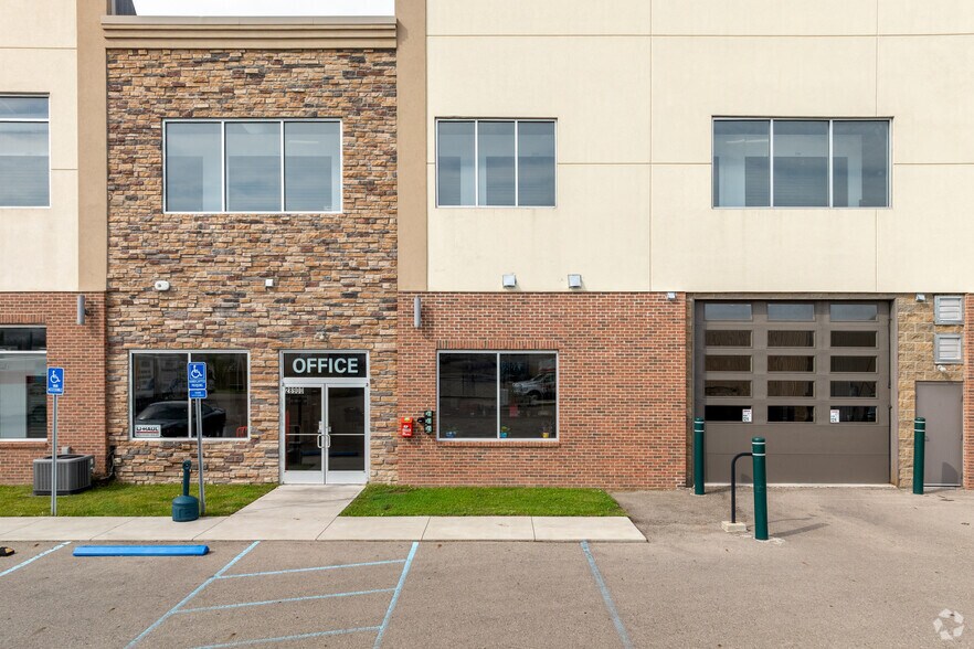 More Photos Of 28900 Schoolcraft Rd, Livonia Self Storage For Sale