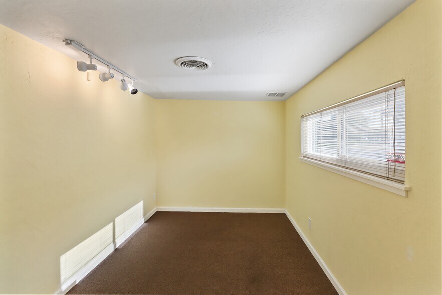 More Photos Of 4731 El Camino Ave, Carmichael Office For Sale