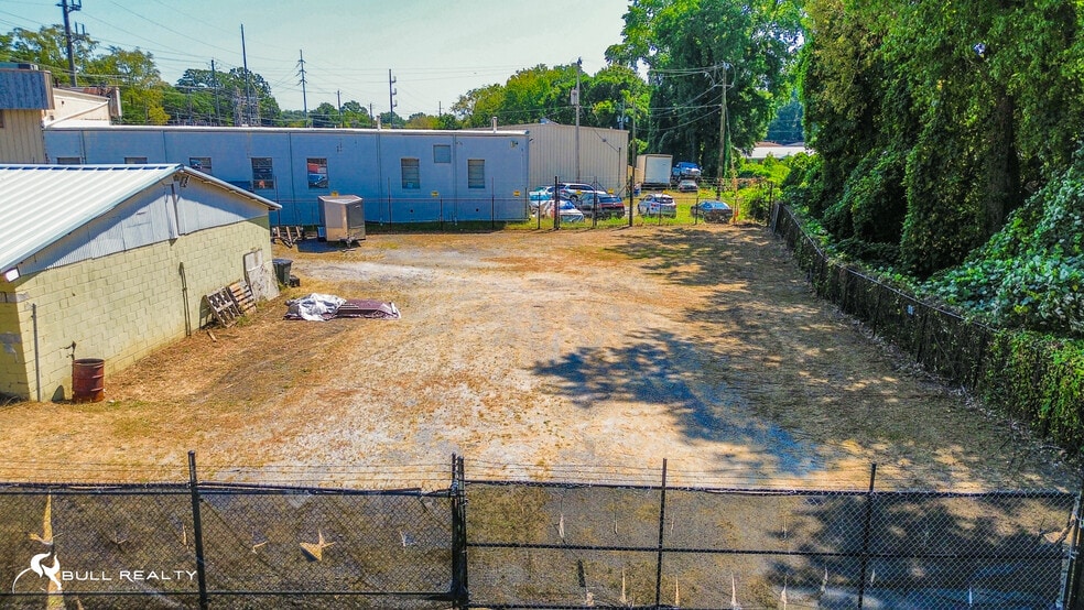 More Photos Of 1464 Willingham Dr, East Point Light Distribution For Sale