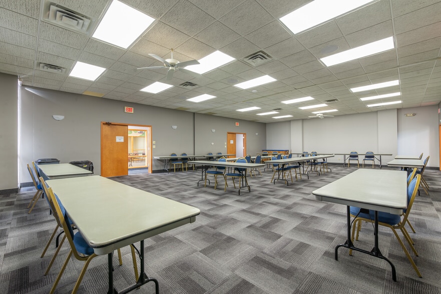 More Photos Of 210 W Spring St, Freeport Office For Sale