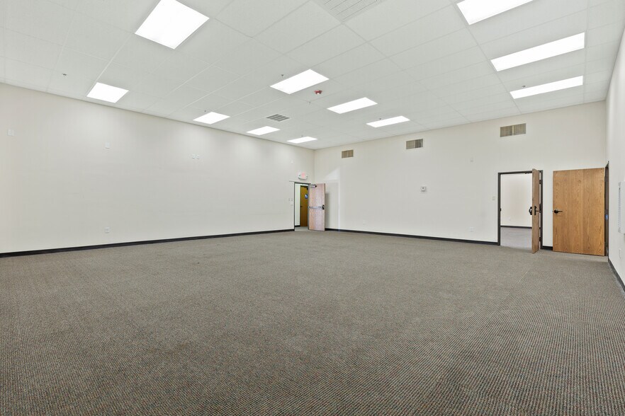 More Photos Of 26243 State Highway 51, Wagoner Medical For Sale