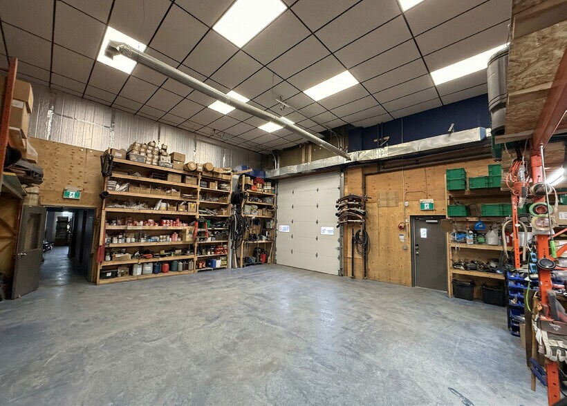 More Photos Of 108 Parkdale Ave N, Hamilton Freestanding For Sale