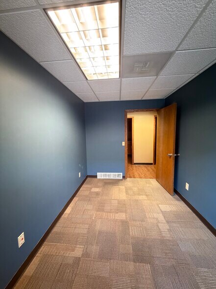 More Photos Of 47 Alice Dr, Akron Office For Lease