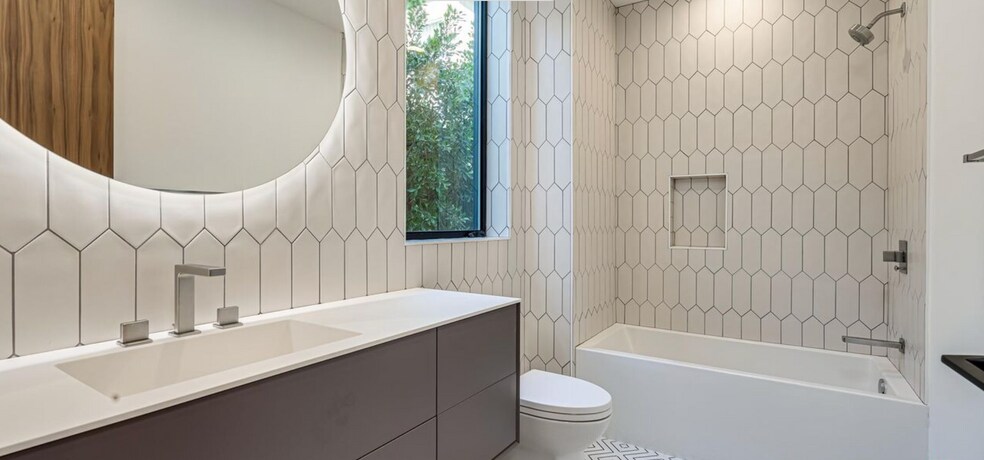 More Photos Of 612 & 614 5th Ave, Venice Apartments For Sale