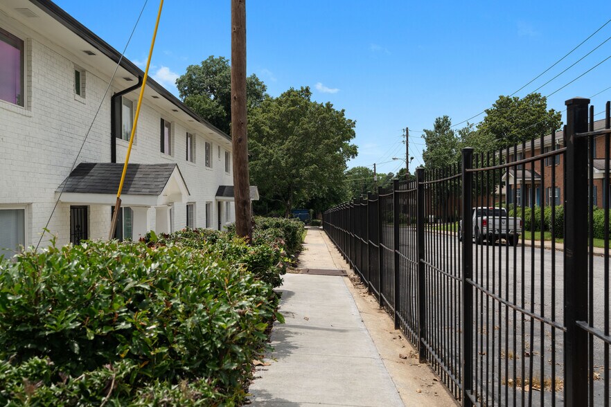 More Photos Of 2612 Steele Ave SW, Atlanta Apartments For Sale