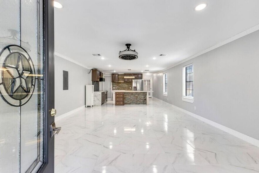 More Photos Of 6325 Riverview Way, Houston Apartments For Sale