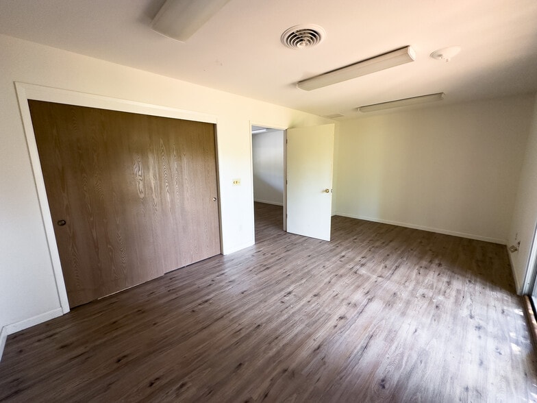 More Photos Of 16850 Willow Glen Rd, Brownsville Storefront Retail Office For Sale