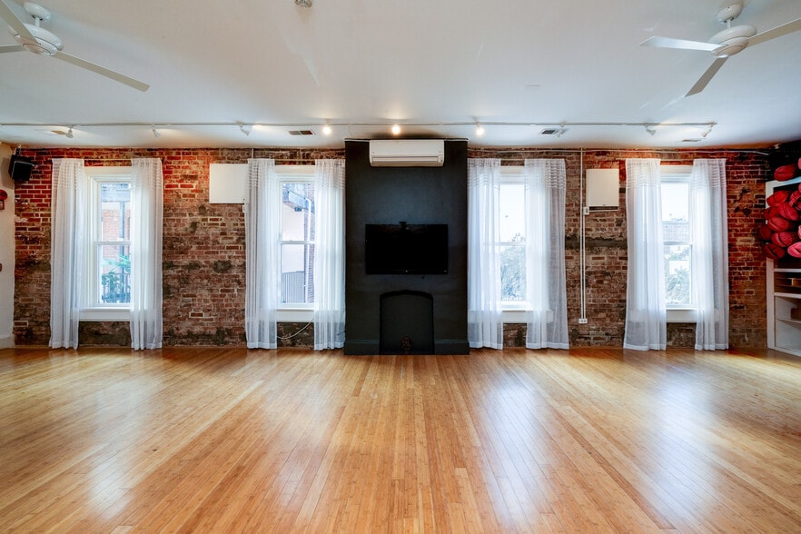 More Photos Of 1450 P St NW, Washington Storefront For Sale