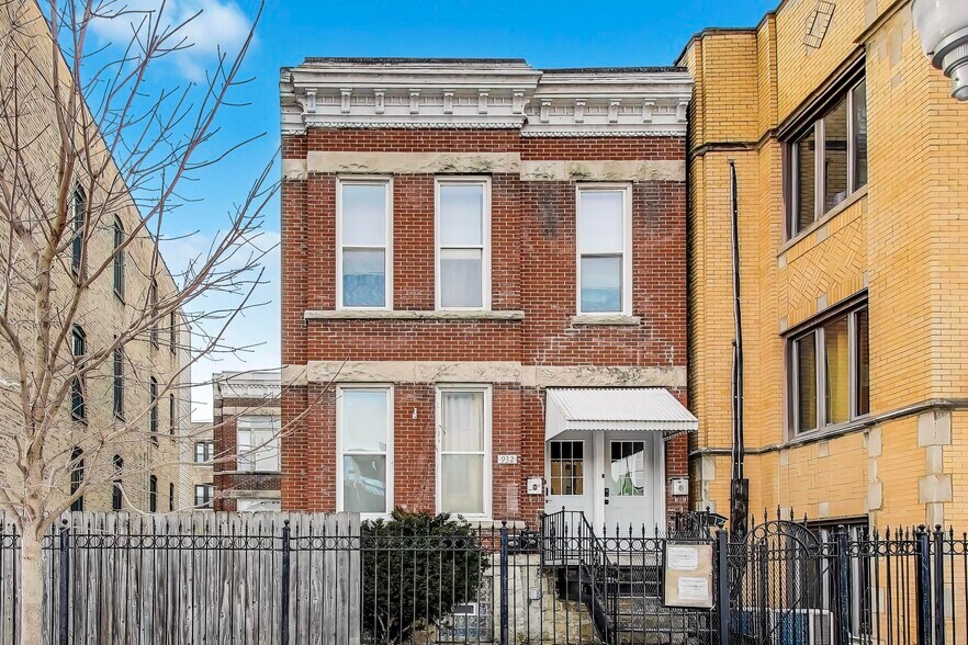 Primary Photo Of 932 N Richmond St, Chicago Multifamily For Sale