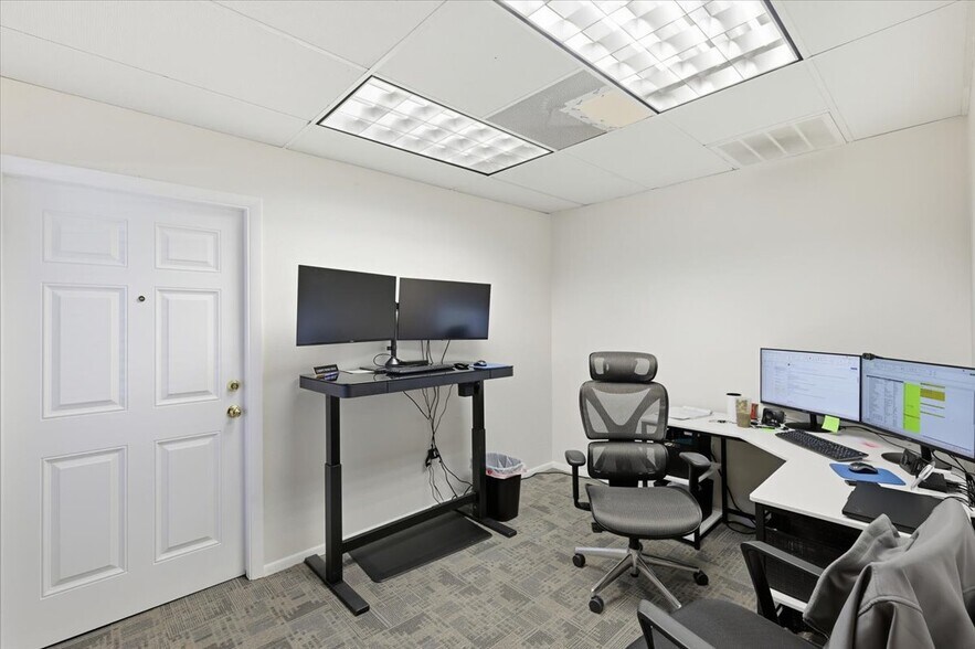 More Photos Of 711 60th St Ct E, Bradenton Light Distribution For Sale