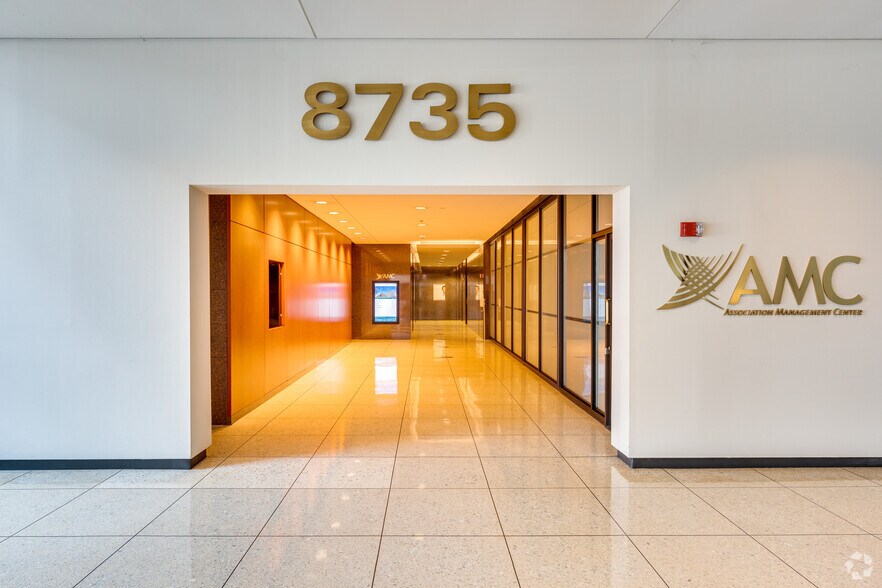 More Photos Of 8745 W Higgins Rd, Chicago Office For Sale
