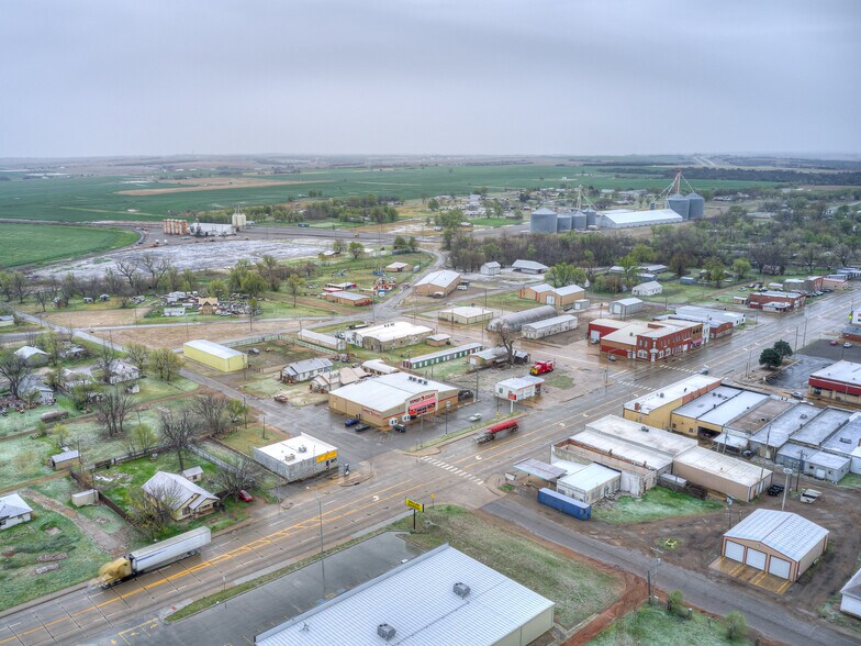More Photos Of 200 N Broadway Ave, Geary Convenience Store For Sale