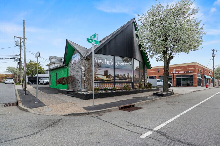 Primary Photo Of 99 Jericho Tpke, Mineola Freestanding For Sale