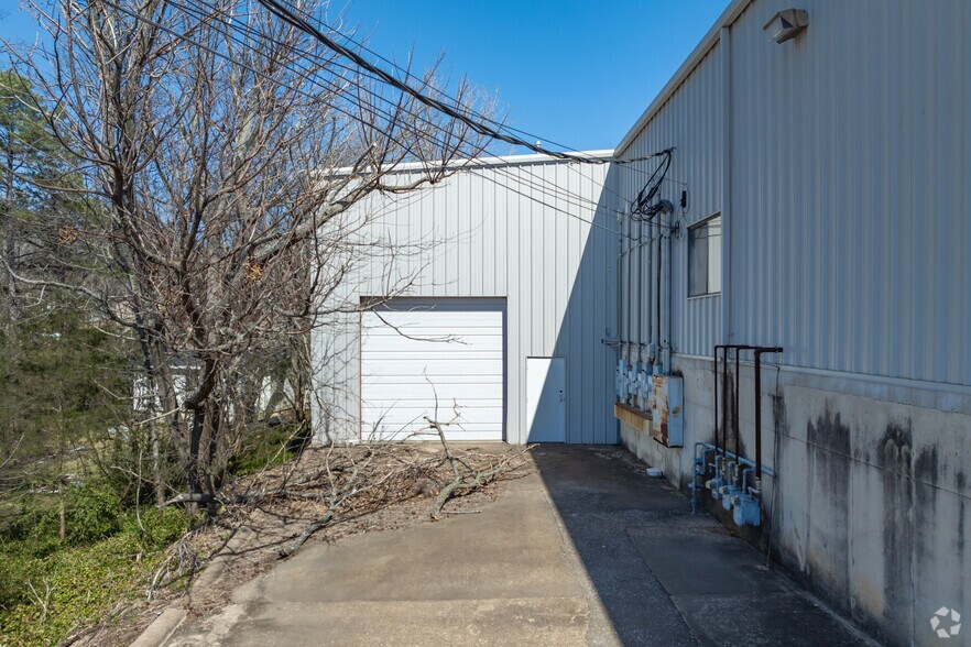 More Photos Of 2395 Harrison St, Batesville Department Store For Sale