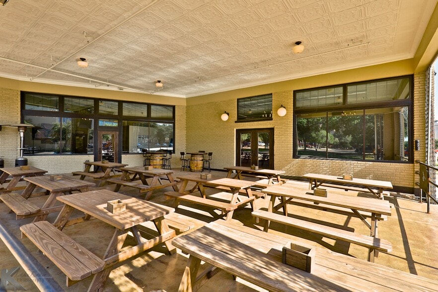 More Photos Of 382 Chestnut St, Abilene Bar For Sale