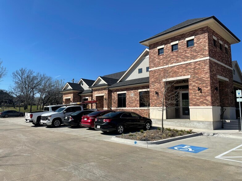 More Photos Of 124 River Oaks Dr, Southlake Office For Sale