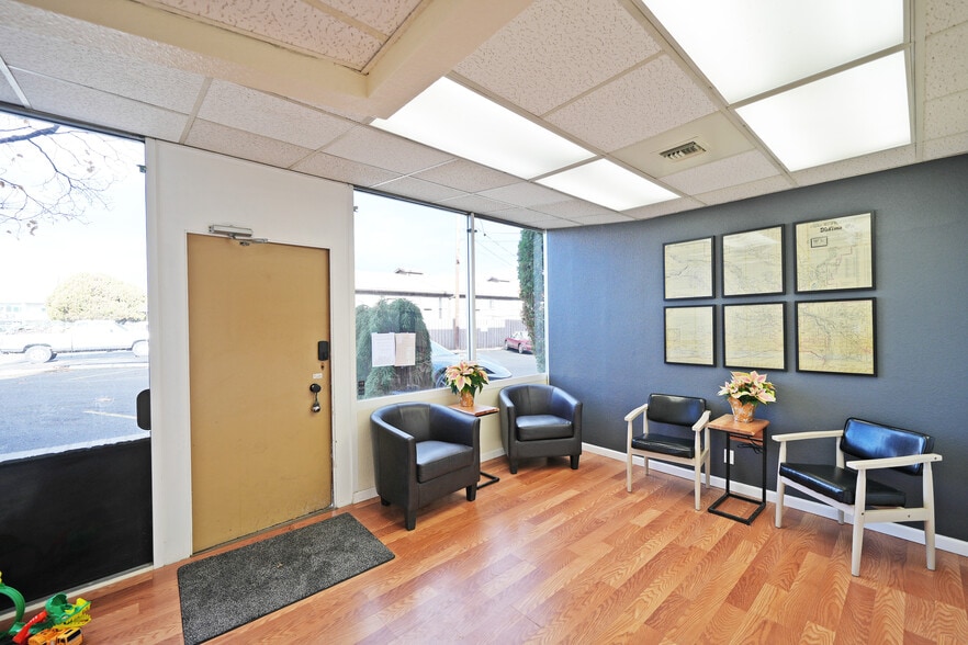 More Photos Of 811 W Yakima Ave, Yakima Storefront Retail Office For Lease