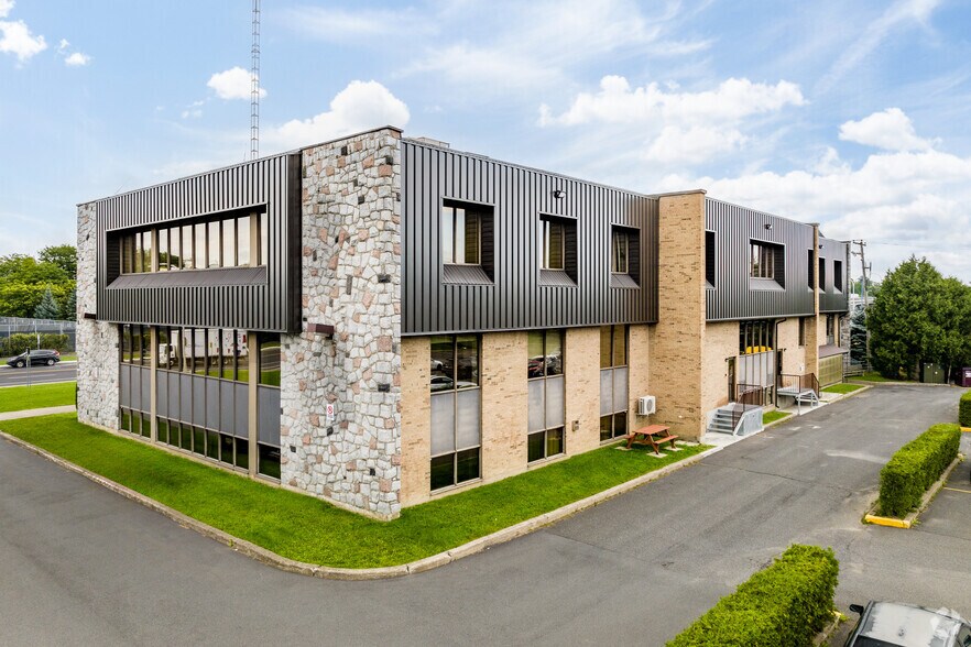 More Photos Of 210 Boul De Montarville, Boucherville Office For Lease