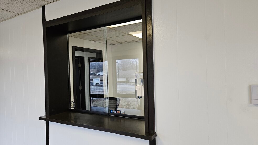 More Photos Of 700 S Main St, Grove Medical For Sale