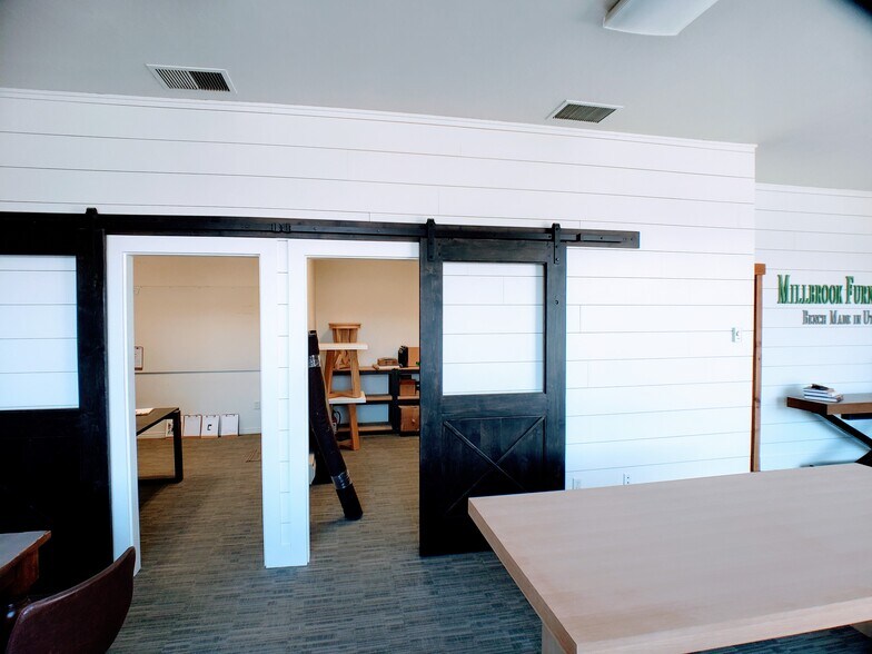 More Photos Of 215 N Redwood Rd, North Salt Lake Flex For Lease