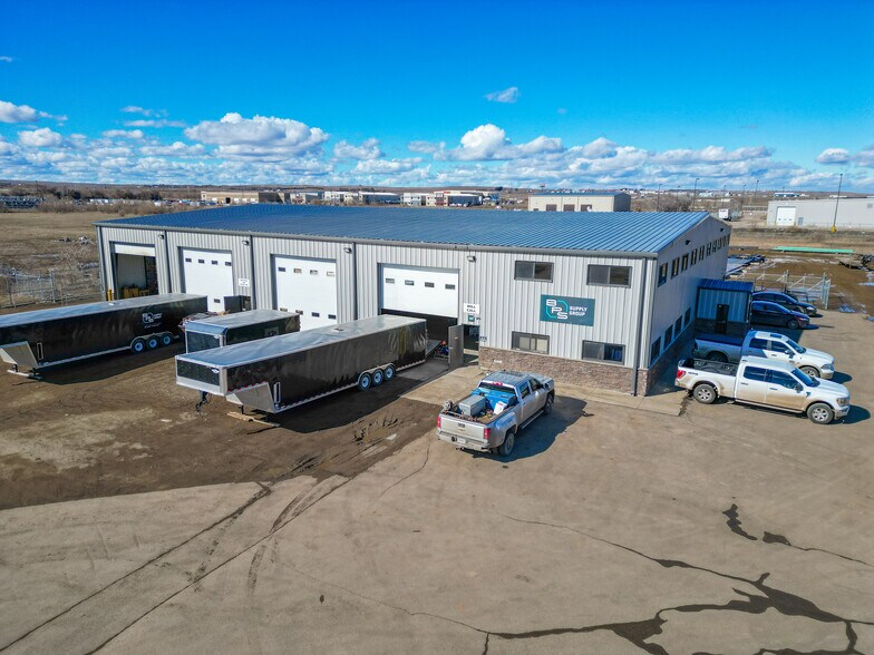 More Photos Of 509 Well St, Williston Warehouse For Lease