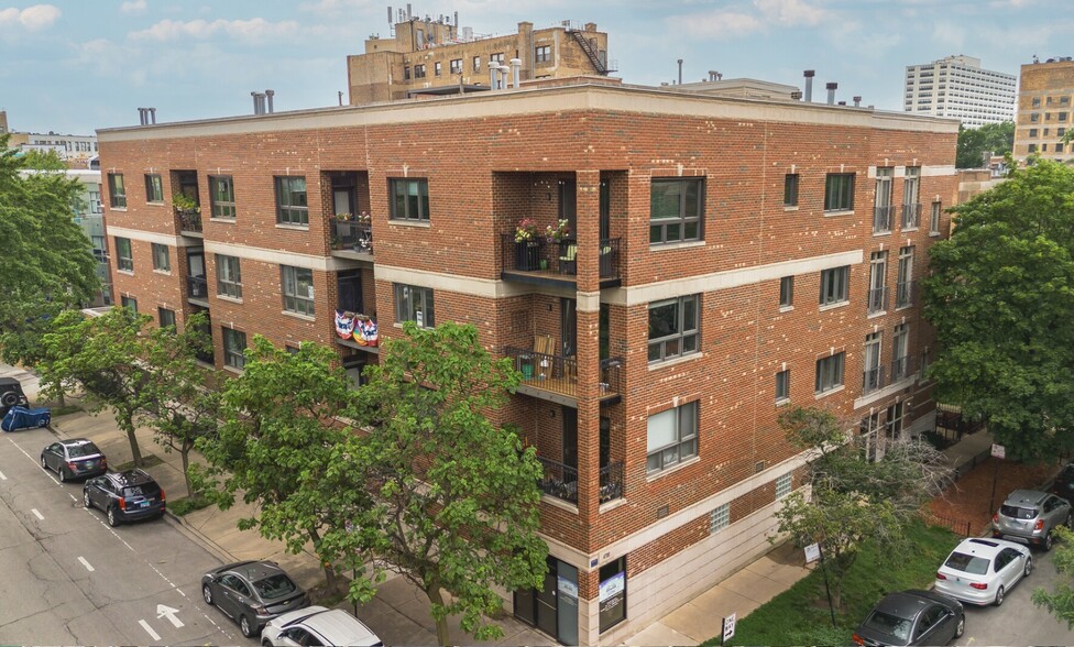 Primary Photo Of 4704 N Kenmore Ave, Chicago Apartments For Sale