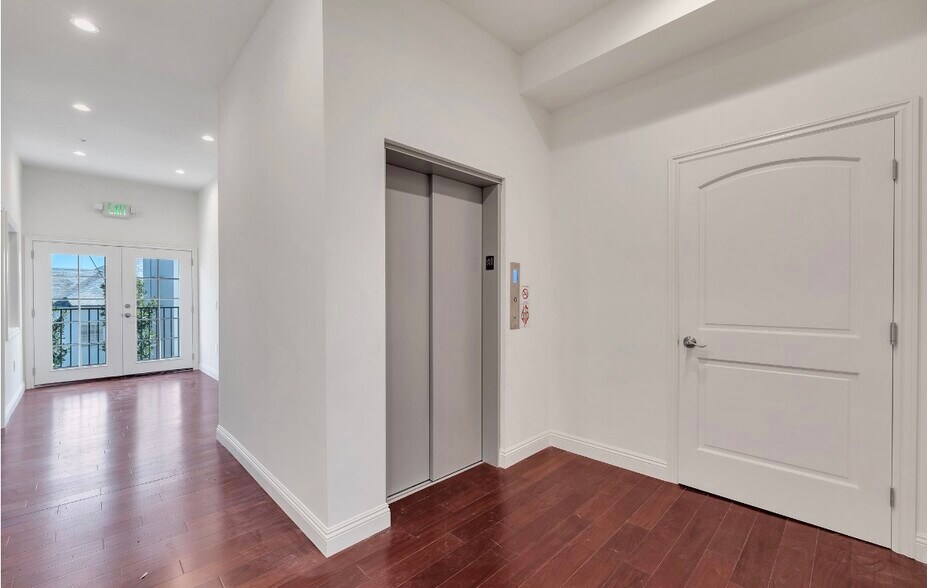 More Photos Of 1112 N Sherbourne Dr, West Hollywood Loft Creative Space For Lease