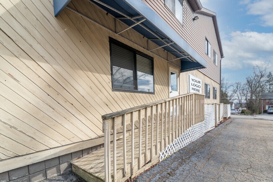 More Photos Of 238 Moon Clinton Rd, Coraopolis General Retail For Lease