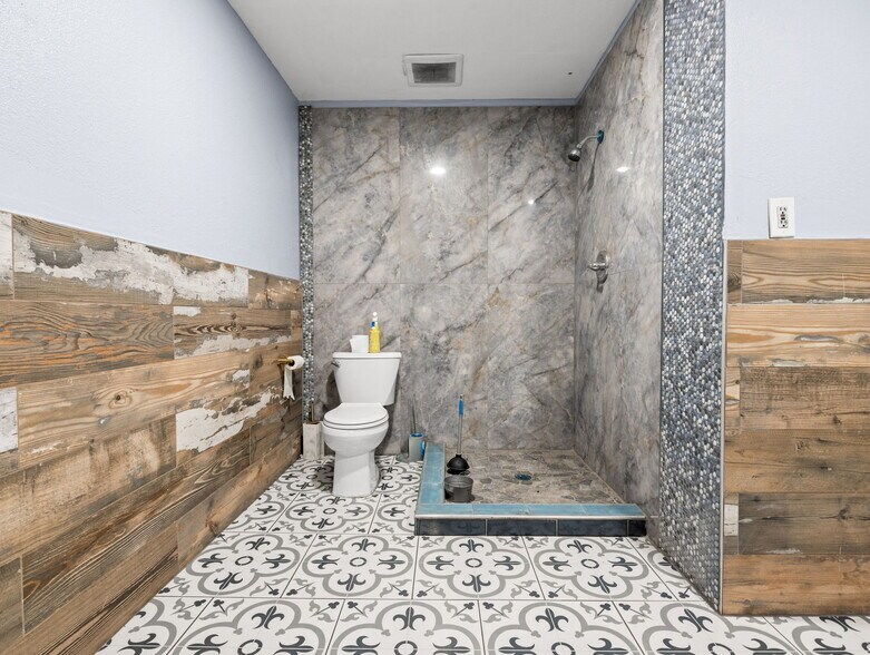 More Photos Of 4239 N 40th Ave, Phoenix Warehouse For Sale