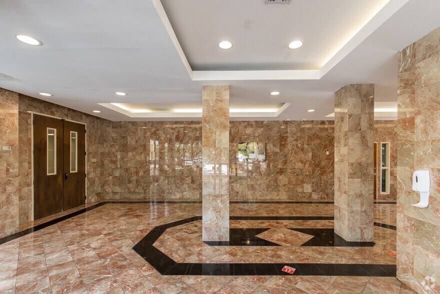 More Photos Of 8603 S Dixie Hwy, Pinecrest Office For Lease