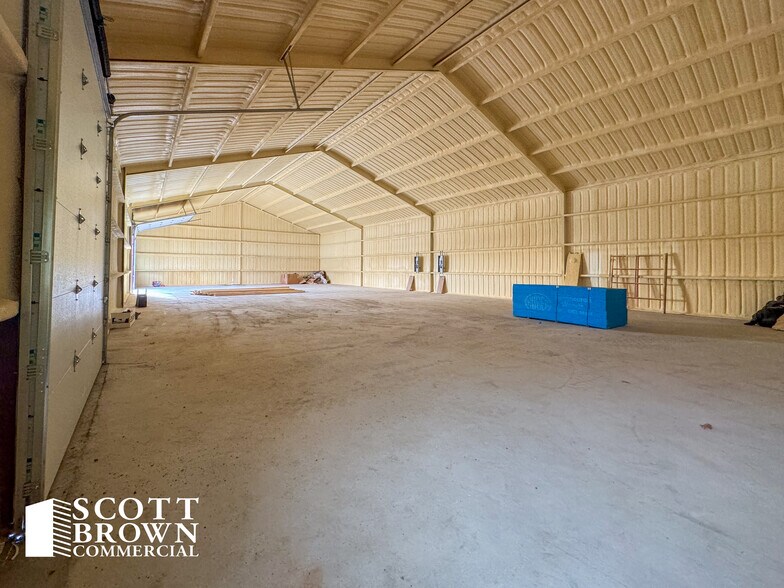 More Photos Of 8307 FM 2164, Sanger Warehouse For Lease