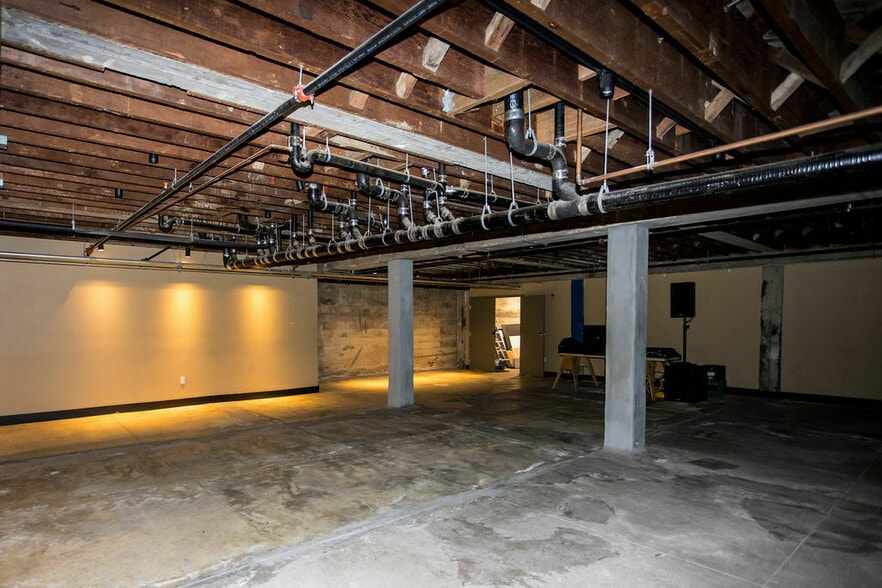 More Photos Of 1716 Broadway, Oakland Storefront For Sale