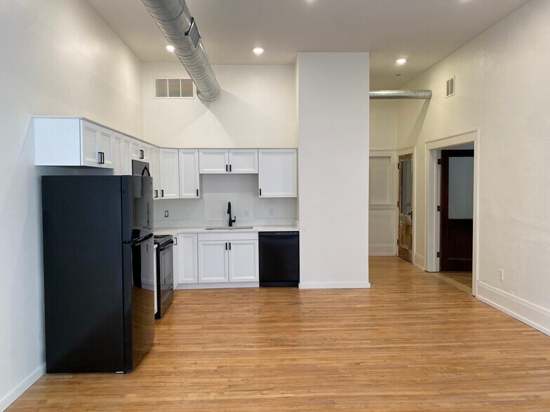 More Photos Of 17 W Lawrence St, Pontiac Apartments For Sale