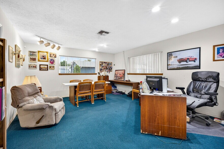 More Photos Of 10221 US 301, Dade City Office For Sale