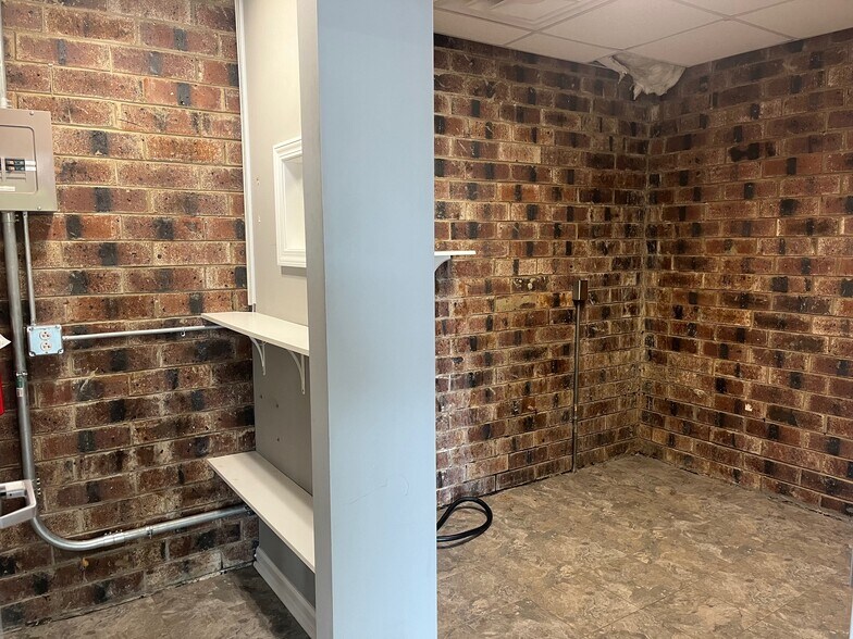 More Photos Of 1154 E Caswell St, Wadesboro Storefront Retail Office For Lease