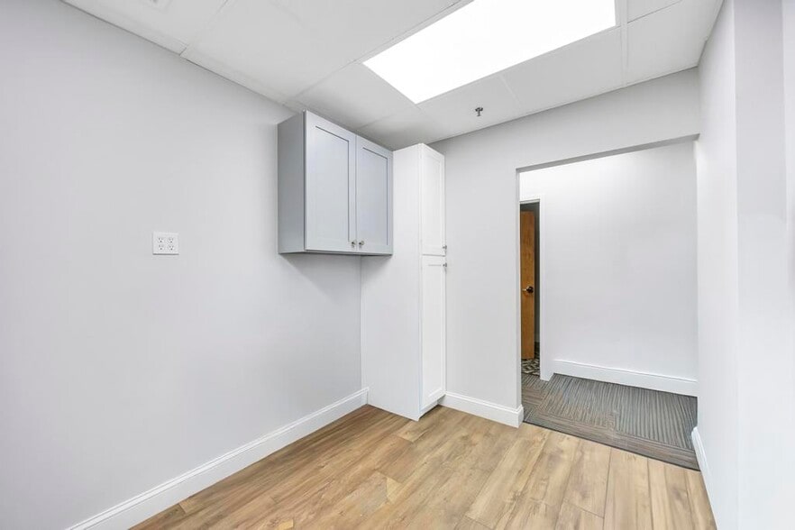 More Photos Of 2231 Fifth Ave, Ronkonkoma Warehouse For Sale