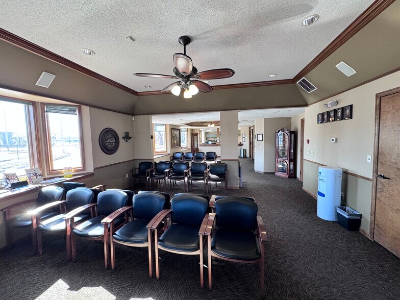 More Photos Of 1100 N Tokeka St, Wichita Office For Sale