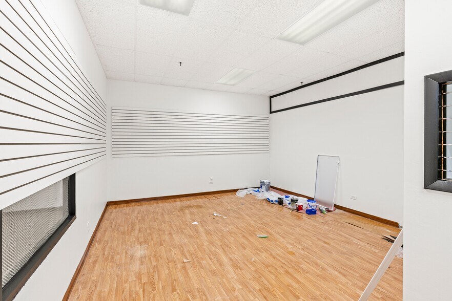 More Photos Of 5340-5364 Broadway, Merrillville Storefront For Sale