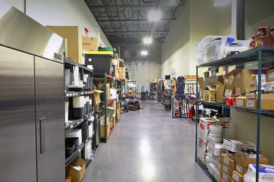 More Photos Of 880 E Lone Cactus, Phoenix Distribution For Lease