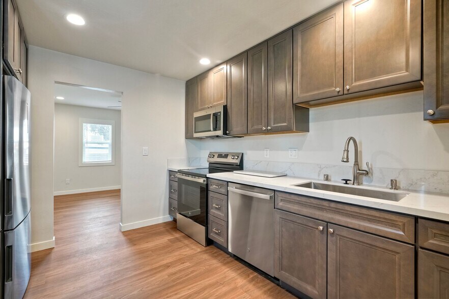 More Photos Of 1045 Main St, Ramona Freestanding For Lease