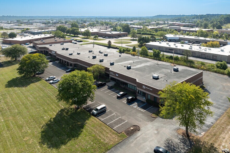 More Photos Of 914-938 S Highway Dr, Fenton Flex For Lease