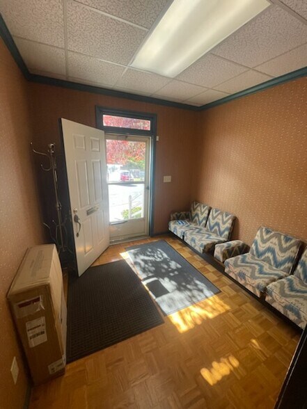 More Photos Of 5100 Bernard Dr, Roanoke Medical For Sale