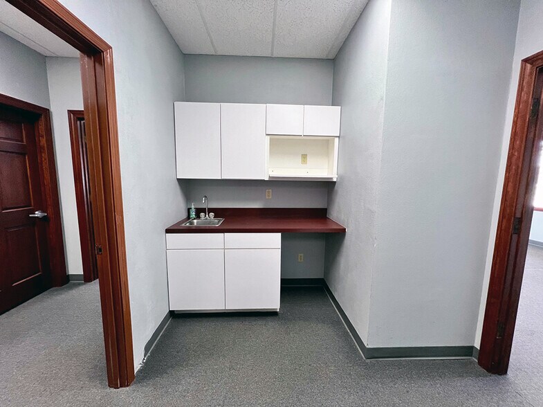 More Photos Of 2 Bronze Pointe, Swansea Office For Sale