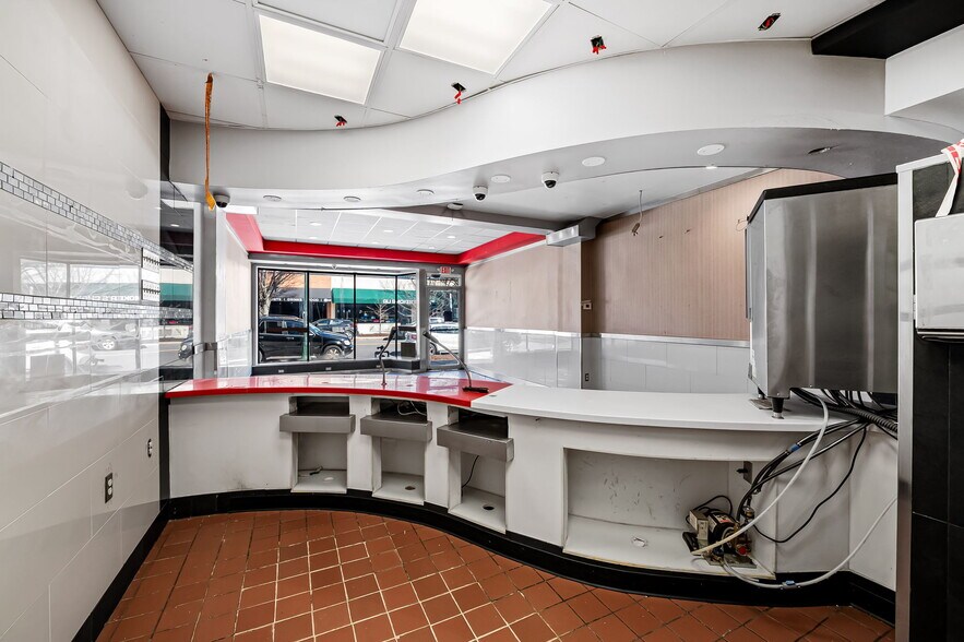 More Photos Of 13 W Allegheny Ave, Towson Storefront For Sale