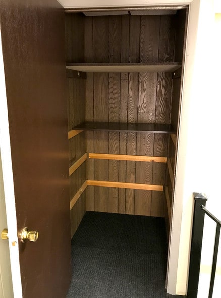 More Photos Of 9856 Derby Ln, Westchester Warehouse For Lease