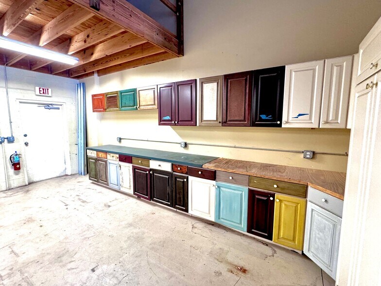 More Photos Of 8270-8302 Blaikie Ct, Sarasota Warehouse For Lease